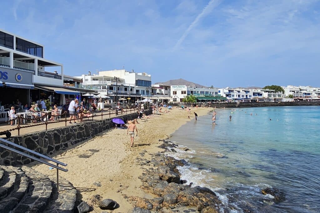 petite plage de Playa Blanca dans le centre
