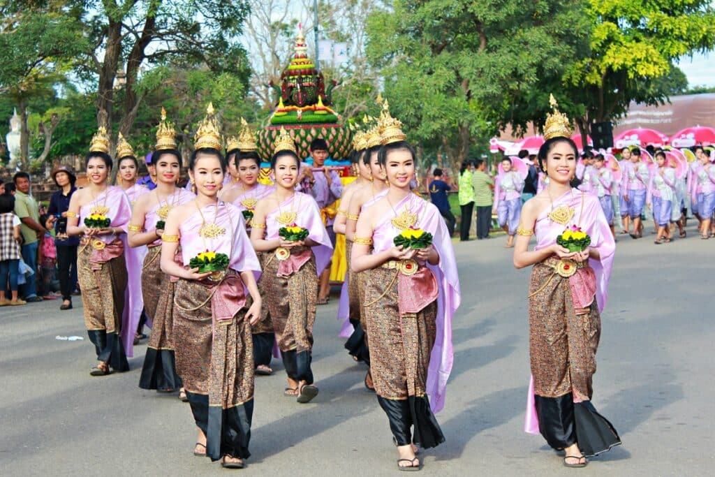 défilé festival loy krathong