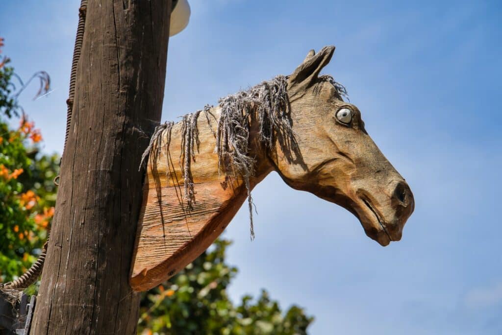 sculpture tête de cheval en bois