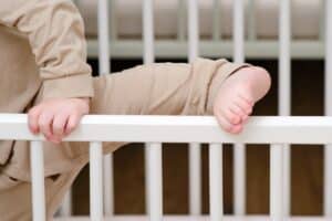 Sécurité des lits bébé dans les hôtels