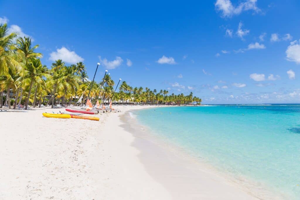 plage de la caravelle sainte anne guadeloupe