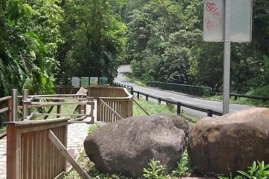 route de la traversée en Guadeloupe