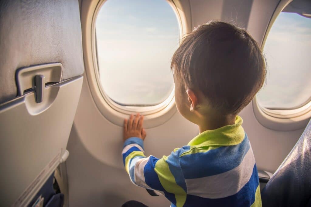 Sécurité des enfants voyageant seuls en avion