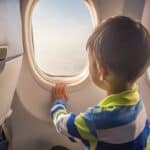Sécurité des enfants voyageant seuls en avion