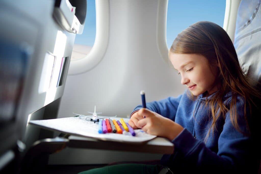 enfant qui voyage seul en avion
