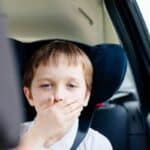 enfant malade en voiture
