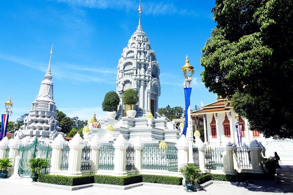 Palais Royal de Phnom Penh pagode d'argent