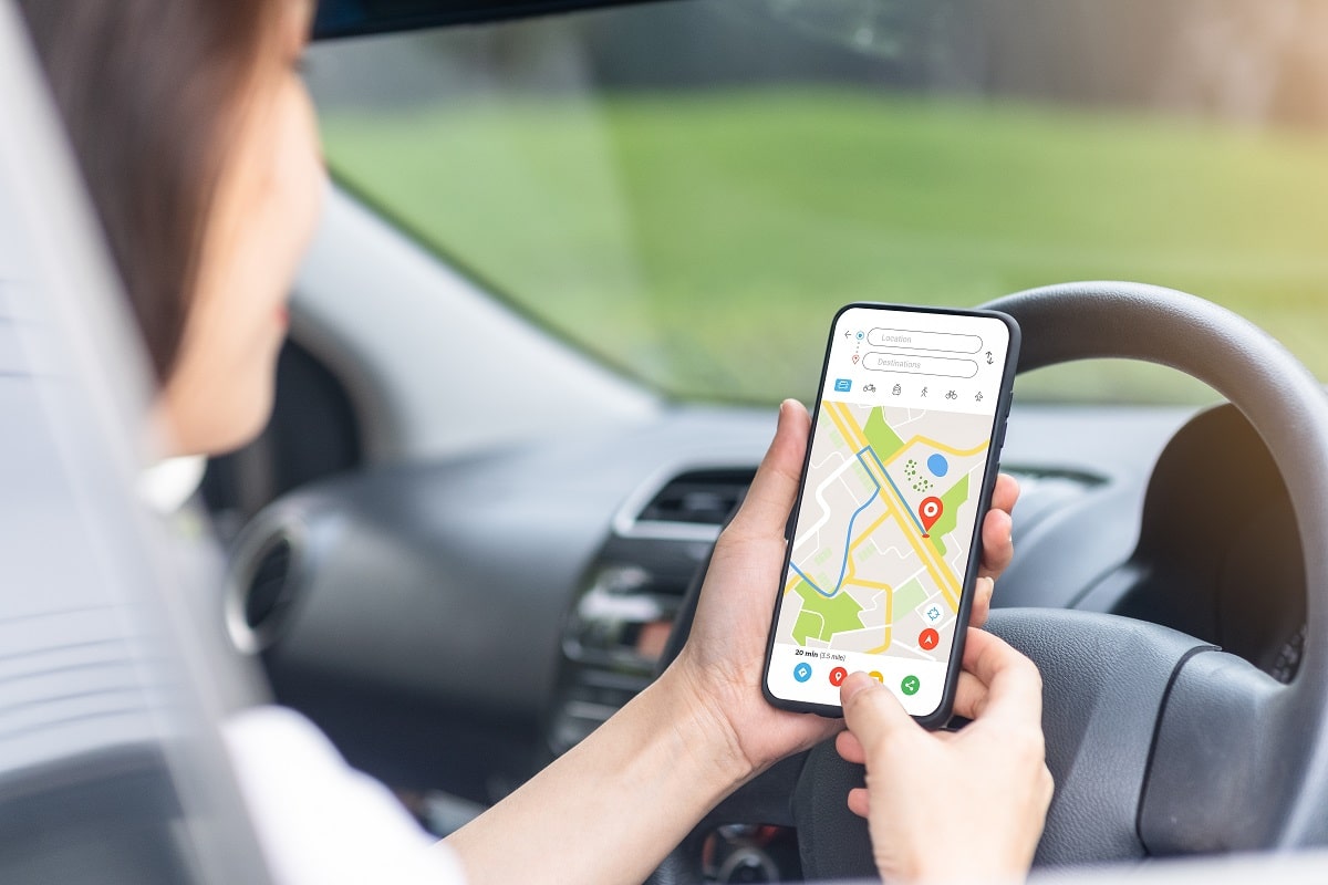 utiliser les systèmes de navigation et la technologie GPS tout en voyageant