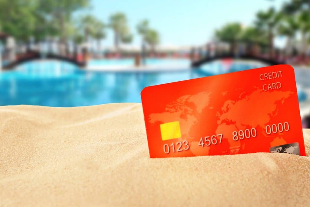 carte bancaire sur la plage