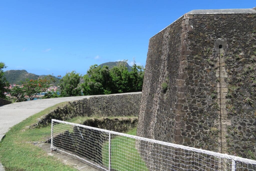 muraille du fort napoléon aux saintes