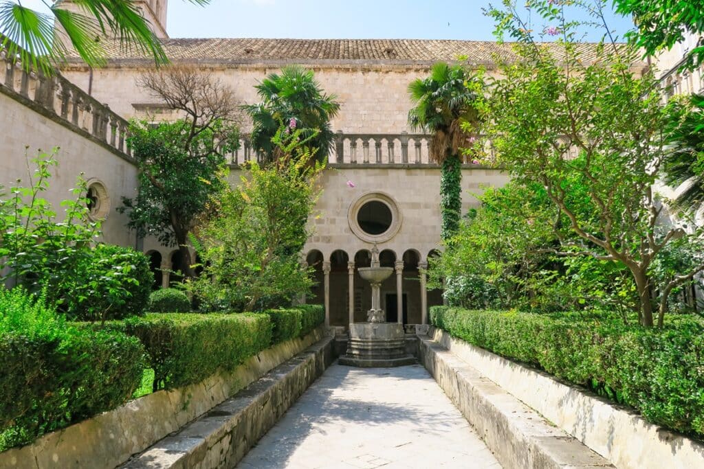 cloitre du monastère franciscain