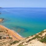 plage rouge en crète