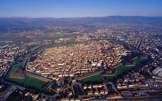 Un voyageur catholique en Italie: Art, Architecture, culture catholique, ect ( Images, musique et vidéos)  Remparts-lucques