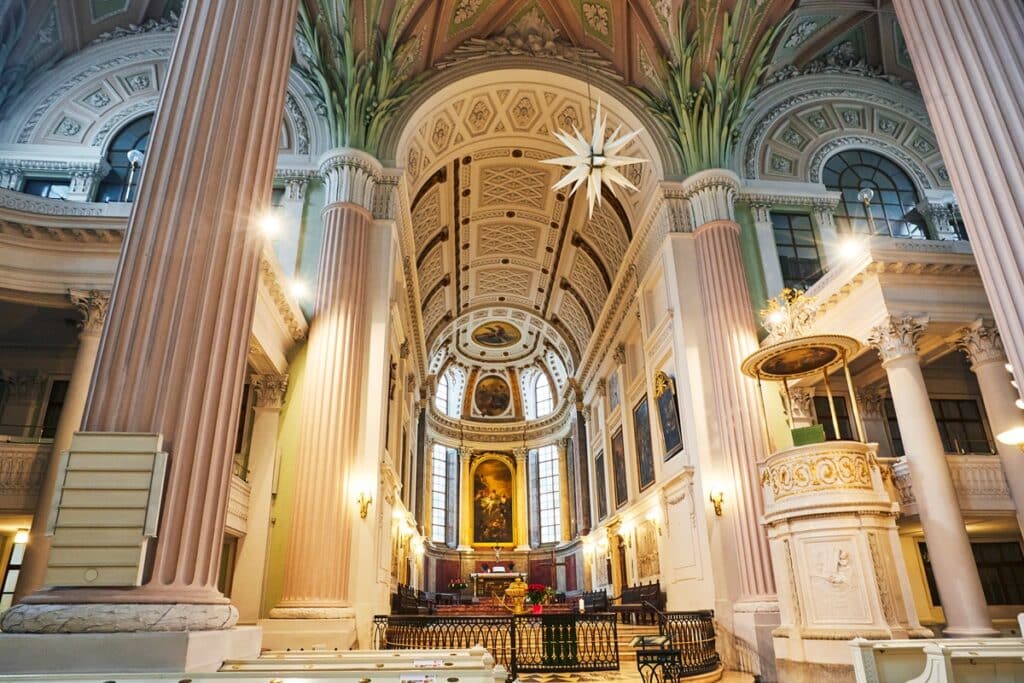 intérieur église saint nicolas