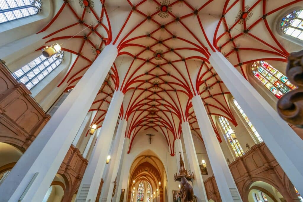 intérieur église Saint Thomas