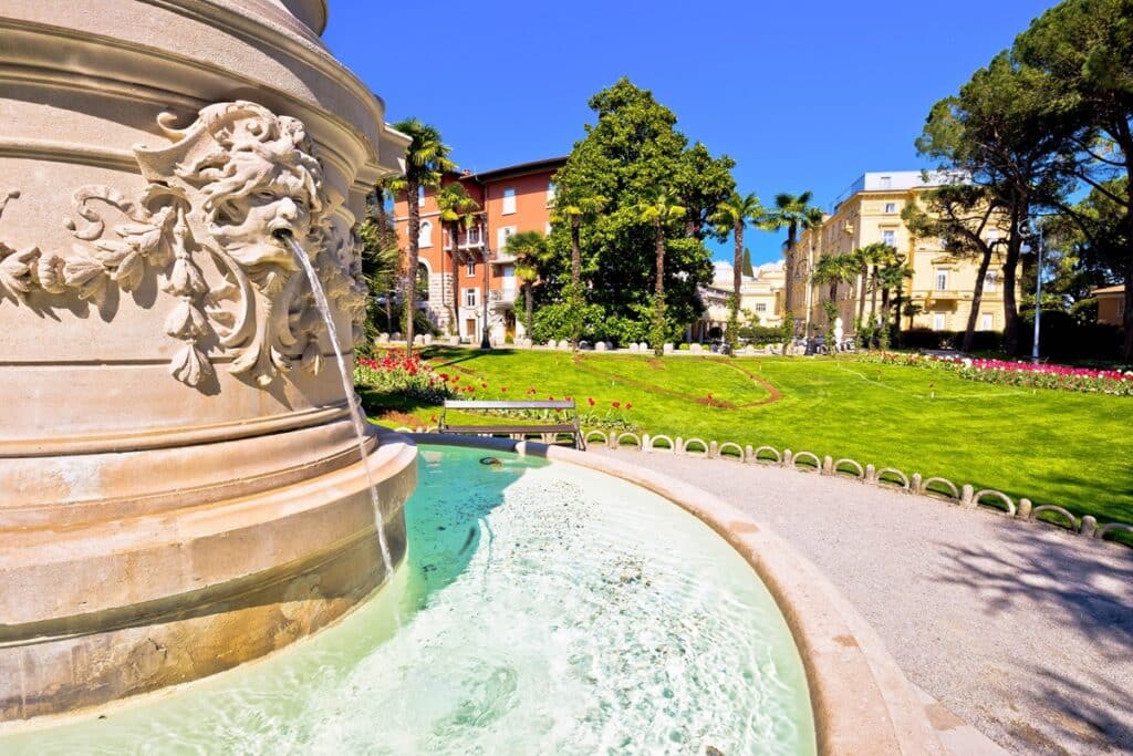 parc et fontaine d'Opatija