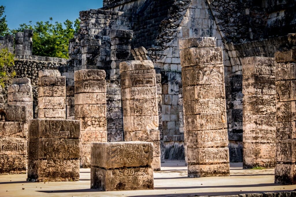colonnes à Chichén Itzá