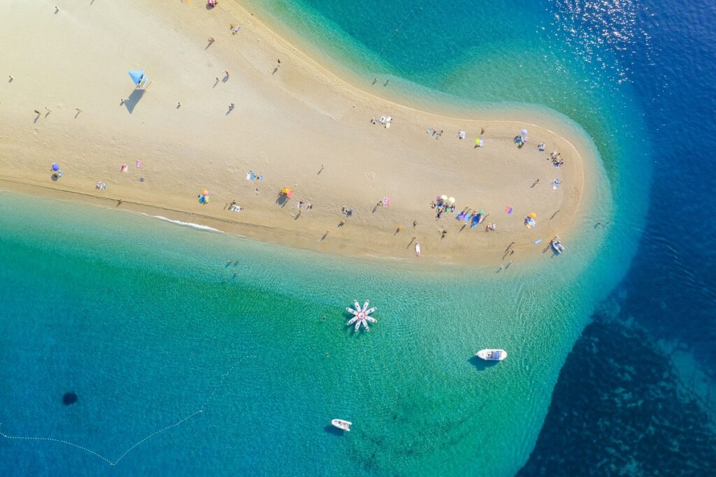 vue aérienne de Zlatni Rat