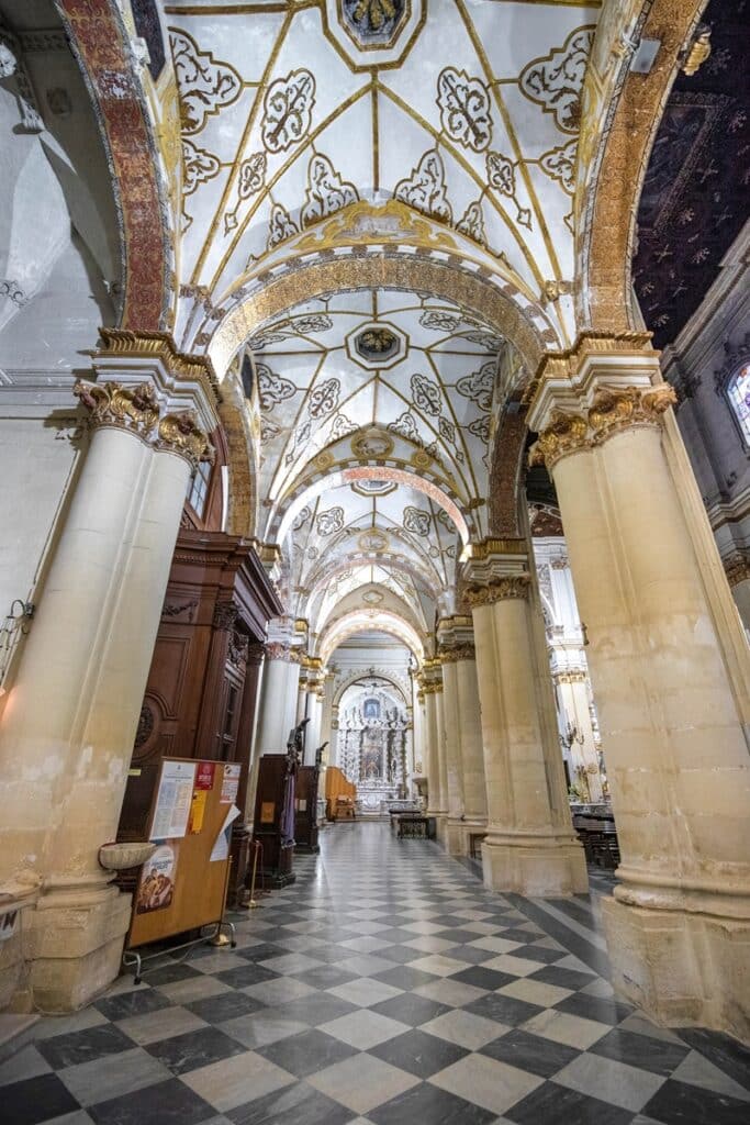 intérieur de la cathédrale de Lecce