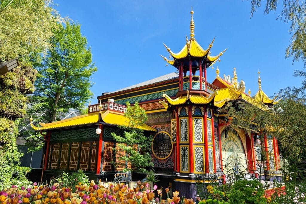 beau bâtiment Tivoli Gardens Copenhague