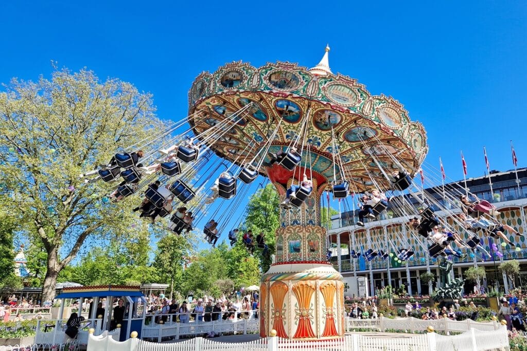 manège aux jardins de Tivoli à Copenhague