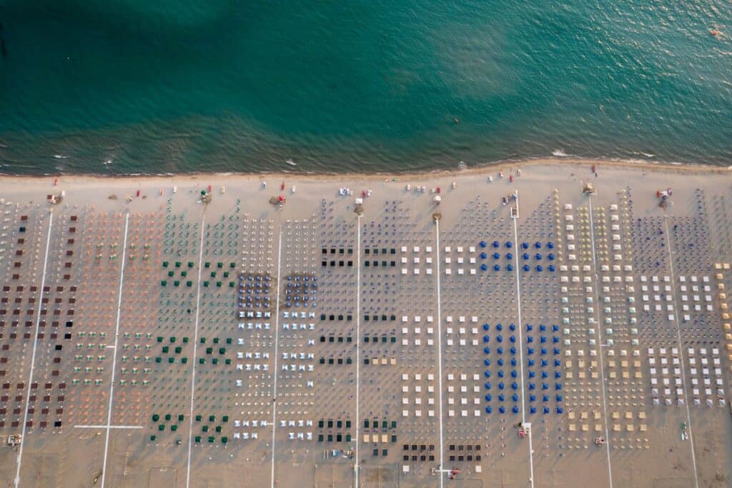 plage de Viareggio vue du ciel