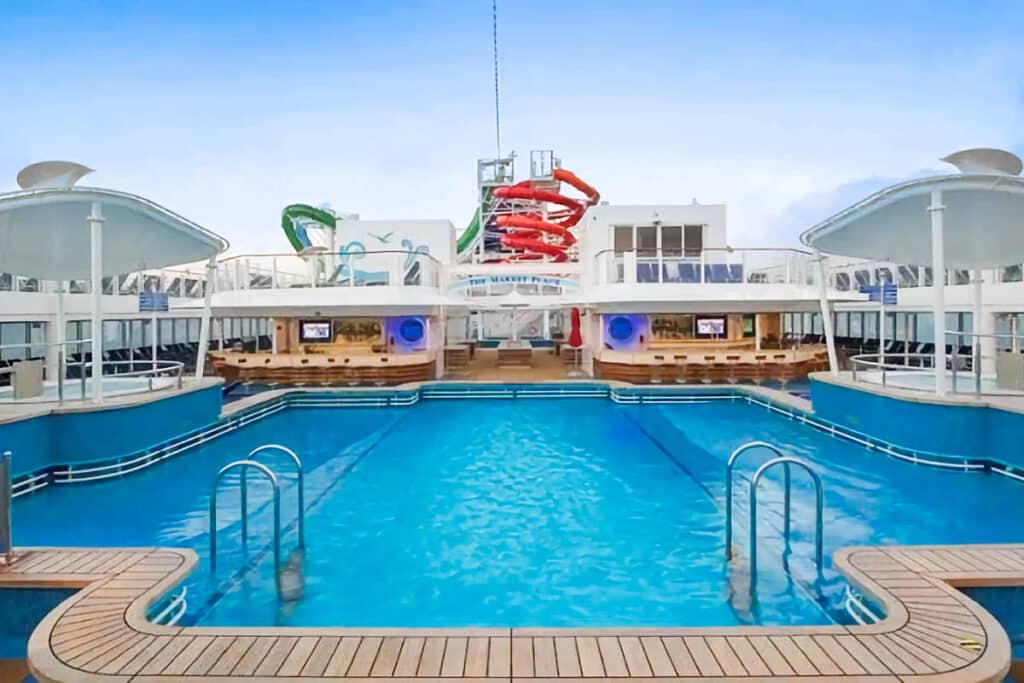 piscine du navire de croisière Norwegian Getaway