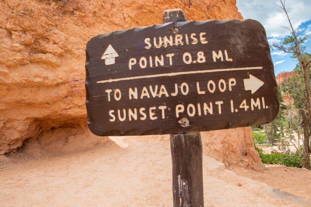 panneau de randonné dans bryce canyon