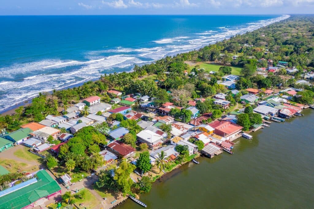 village de Tortuguero vu du ciel