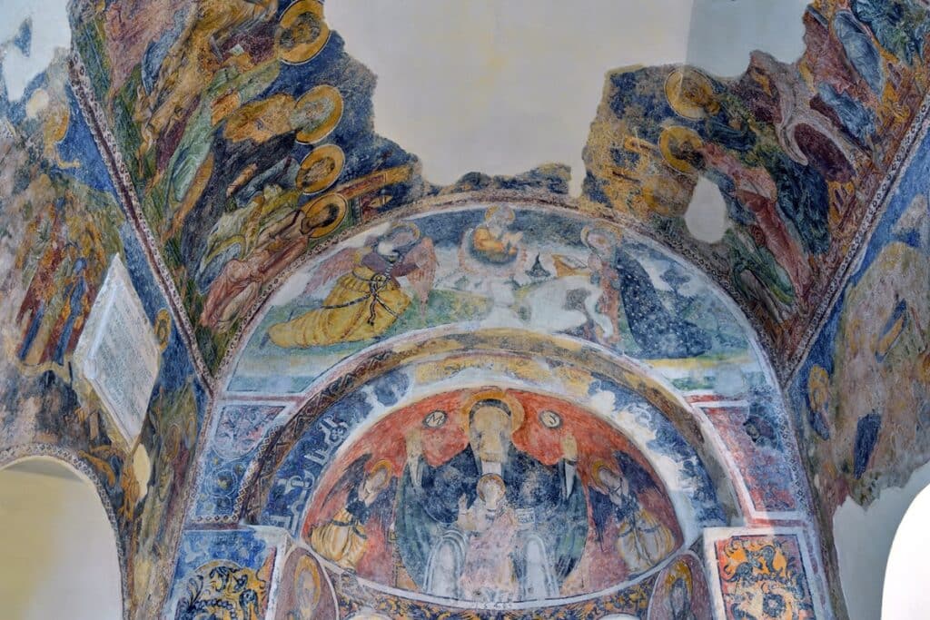 Chiesa di San Pietro fresque