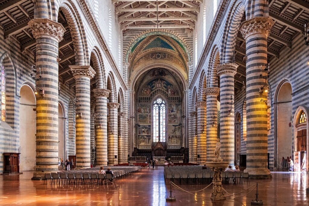 intérieur cathédrale d'Orvieto