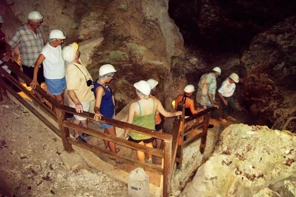 visiteurs à green grotto