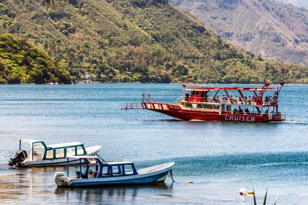 lancha sur le lac Atitlan