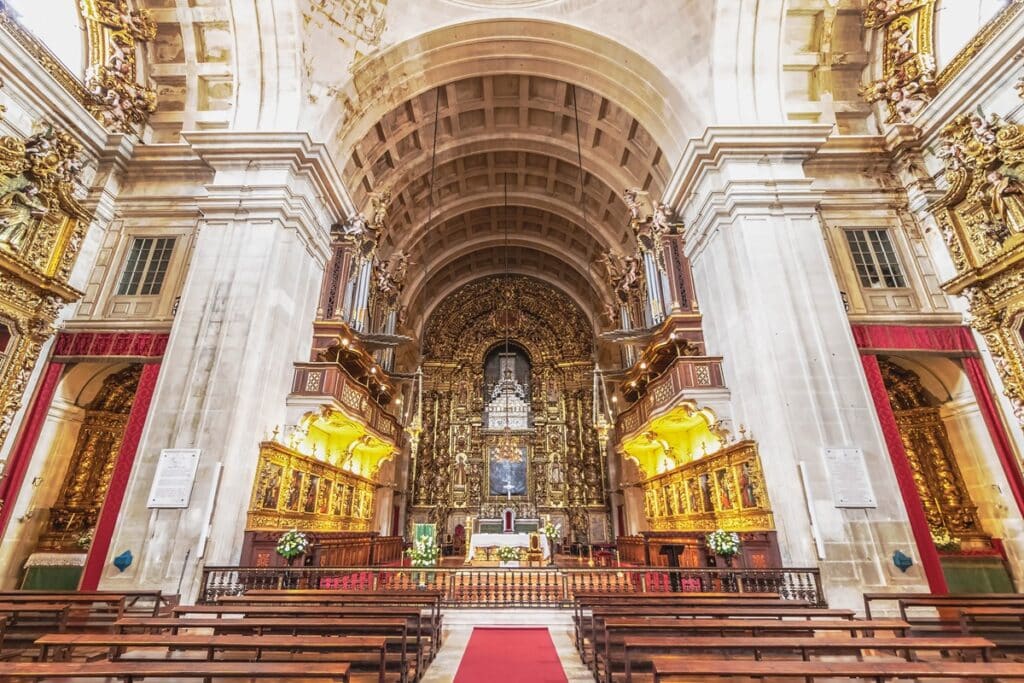 intérieur nouvelle cathédrale