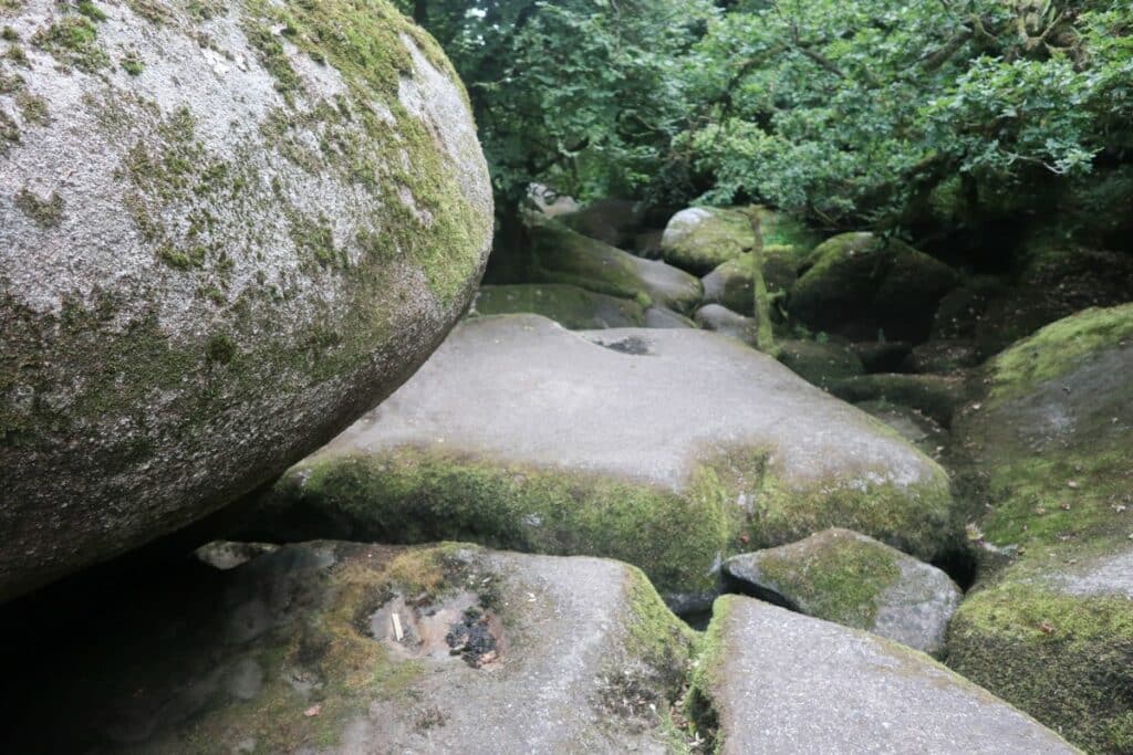 énormes rochers de granit