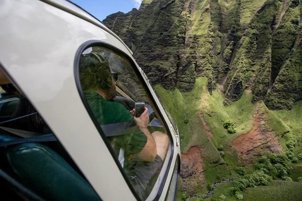 hélicoptère sur la côte Na Pali