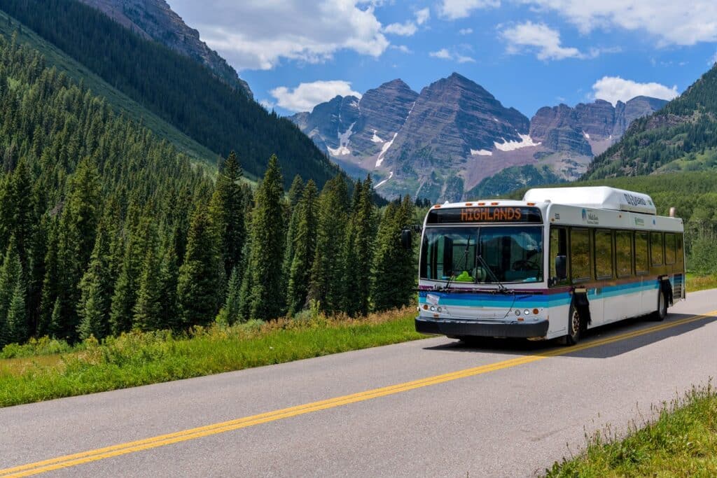 bus sur la route