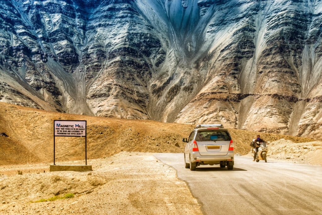 colline magnétique ladakh