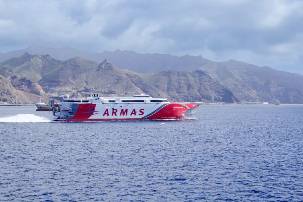 ferry armas canaries