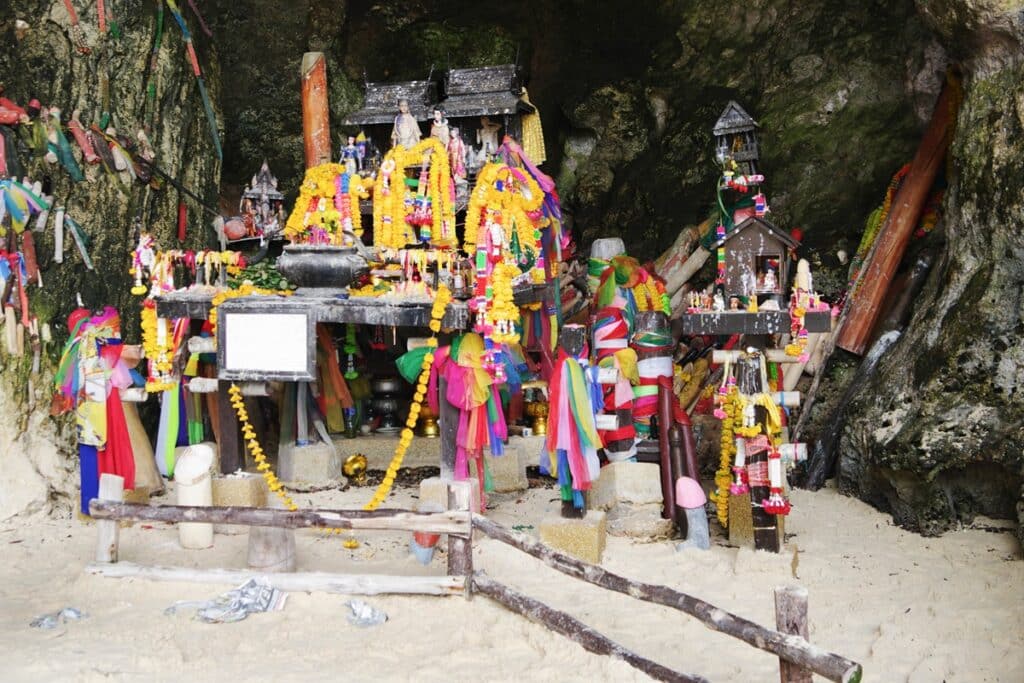 plage de phra nang grotte de la princesse