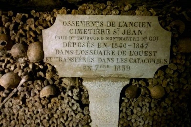 panneau dans les catacombes