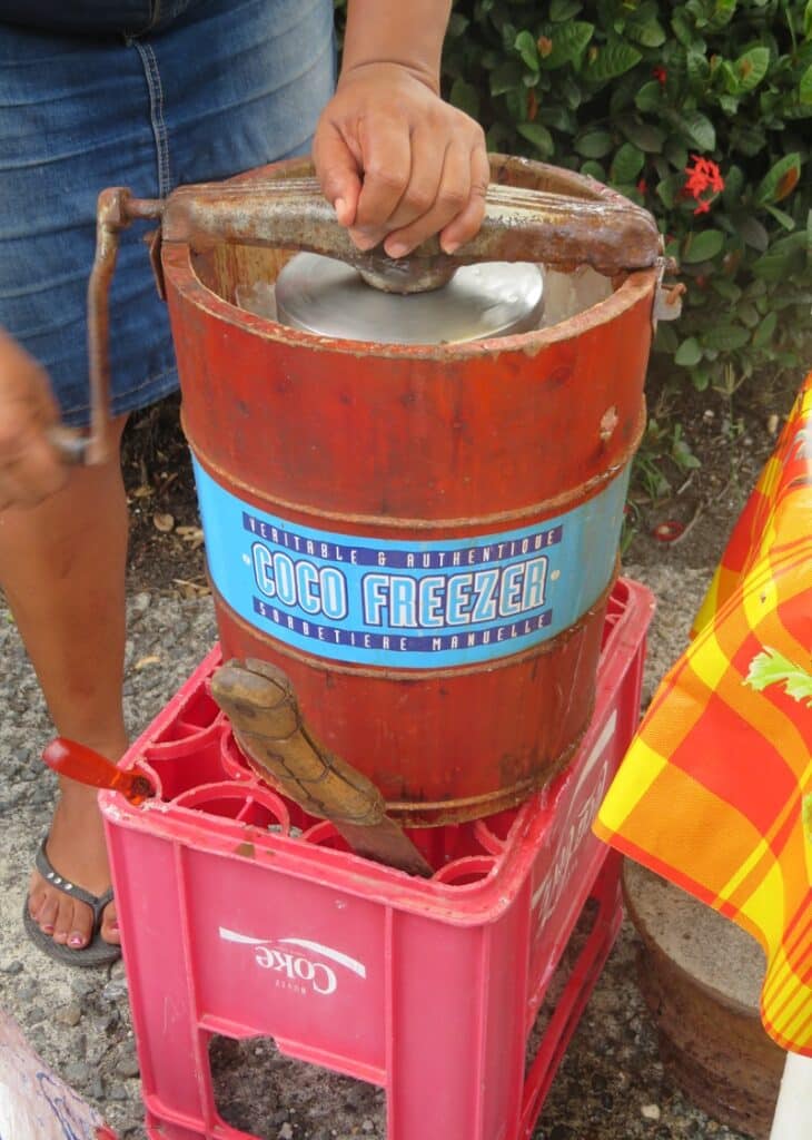 préparation de sorbet coco en Guadeloupe