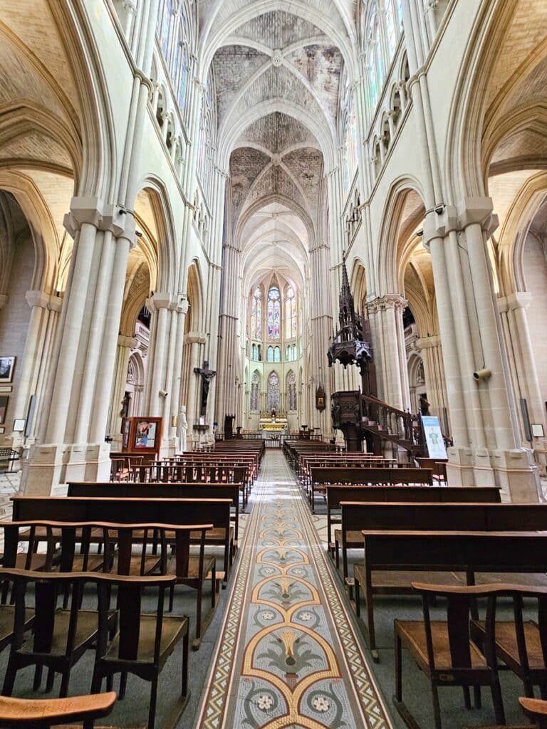 église saint vincent de paul intérieur