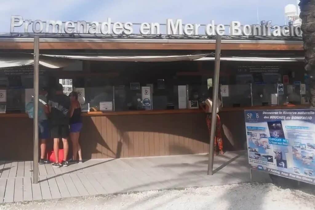 kiosque excursion bateau Bonifacio