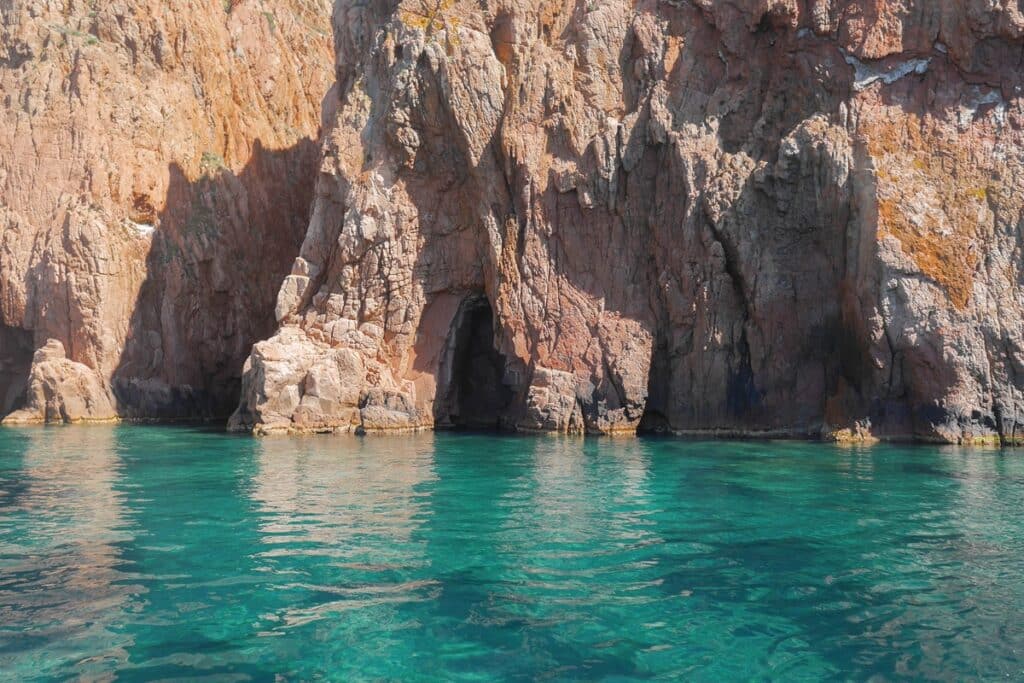 Les Calanques de Piana en bateau