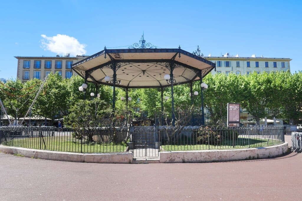 kiosque place saint nicolas