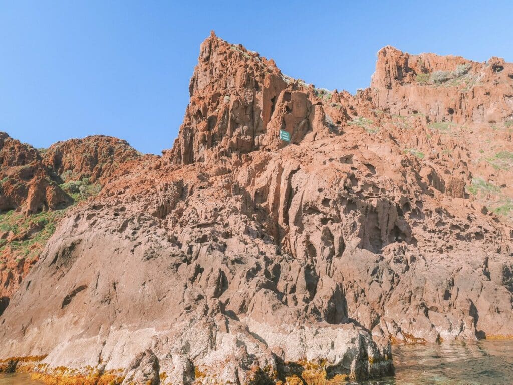 falaises de roche rouge