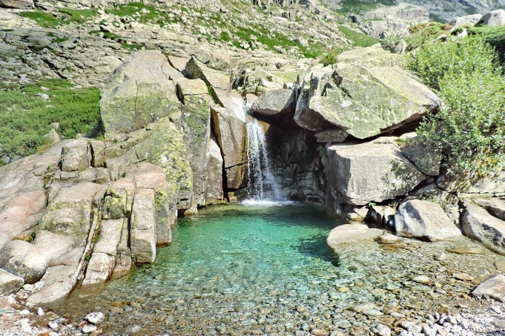 cascade dans la vallée de la Restonica