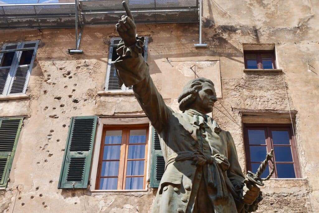 maison et statue Gaffory à Corte