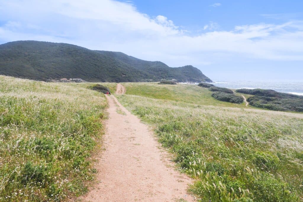 sentier entre les deux plages